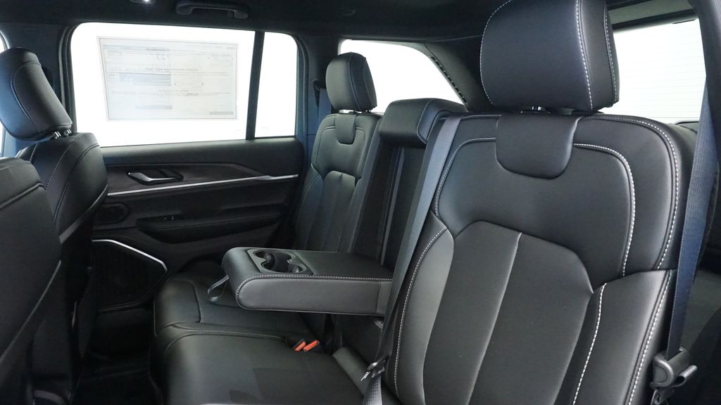 Thumbnail: 2026 Jeep Grand Cherokee - 22