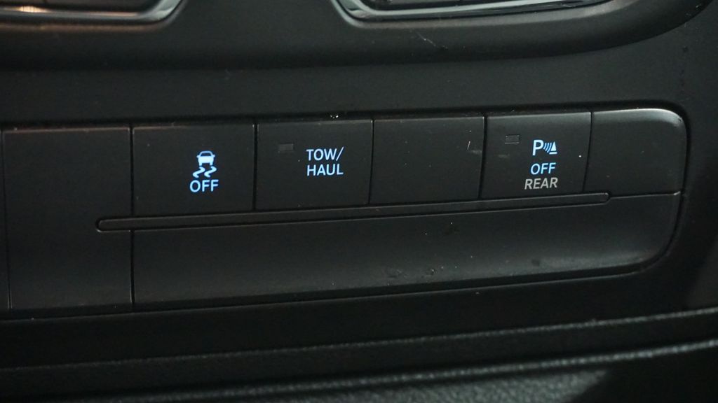 Thumbnail: 2022 RAM 1500 Classic - 32