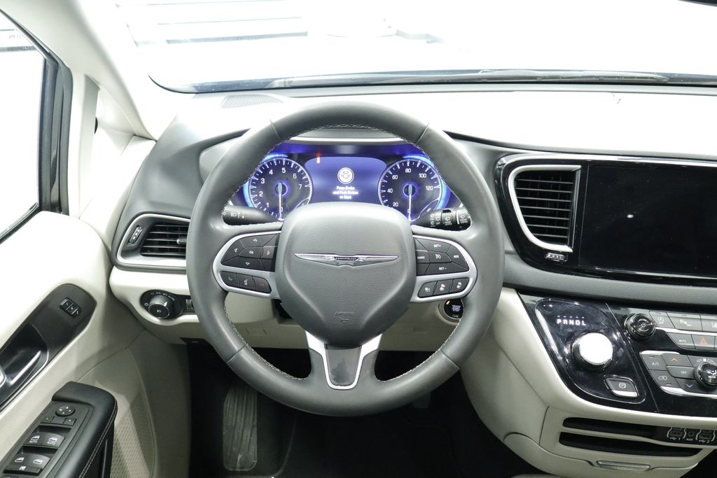 Thumbnail: 2023 Chrysler Pacifica - 25