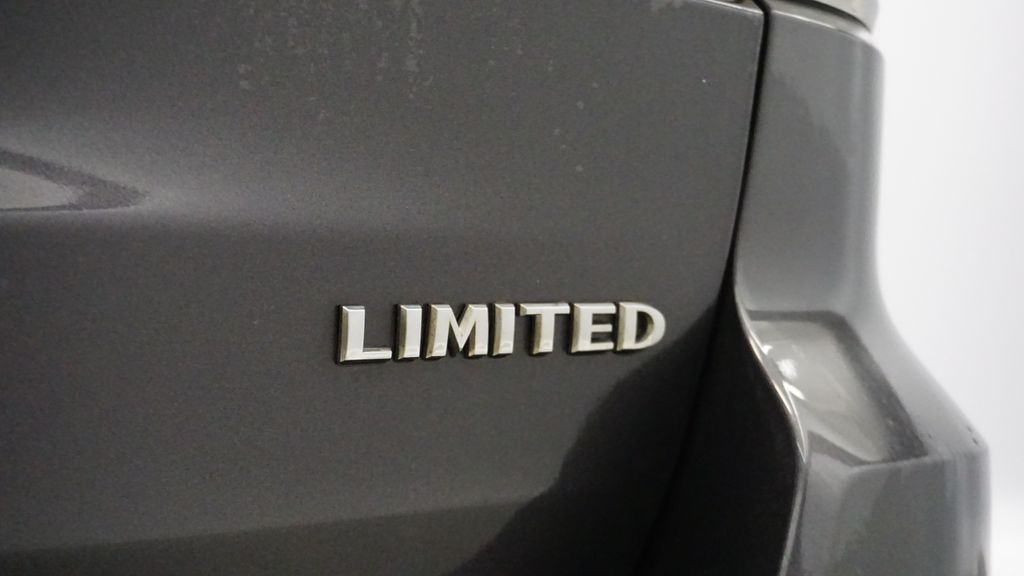 Thumbnail: 2017 Jeep Grand Cherokee - 16