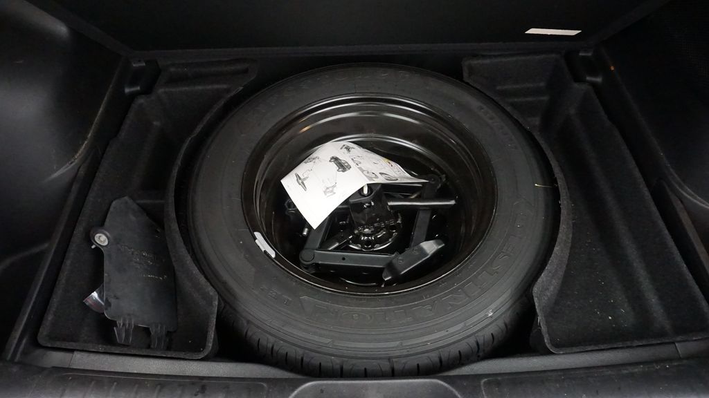 Thumbnail: 2019 Jeep Cherokee - 21