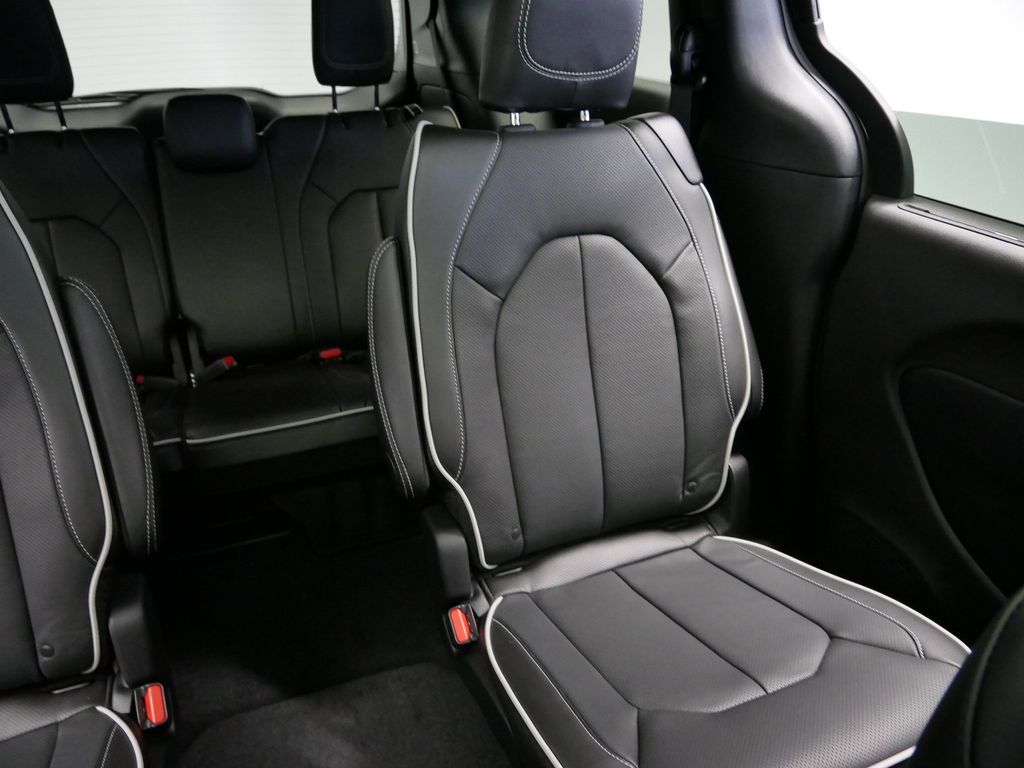 Thumbnail: 2026 Chrysler Pacifica - 20