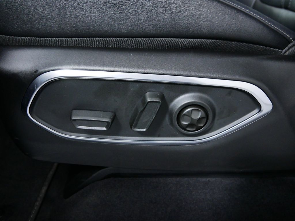 Thumbnail: 2024 Jeep Wagoneer - 39