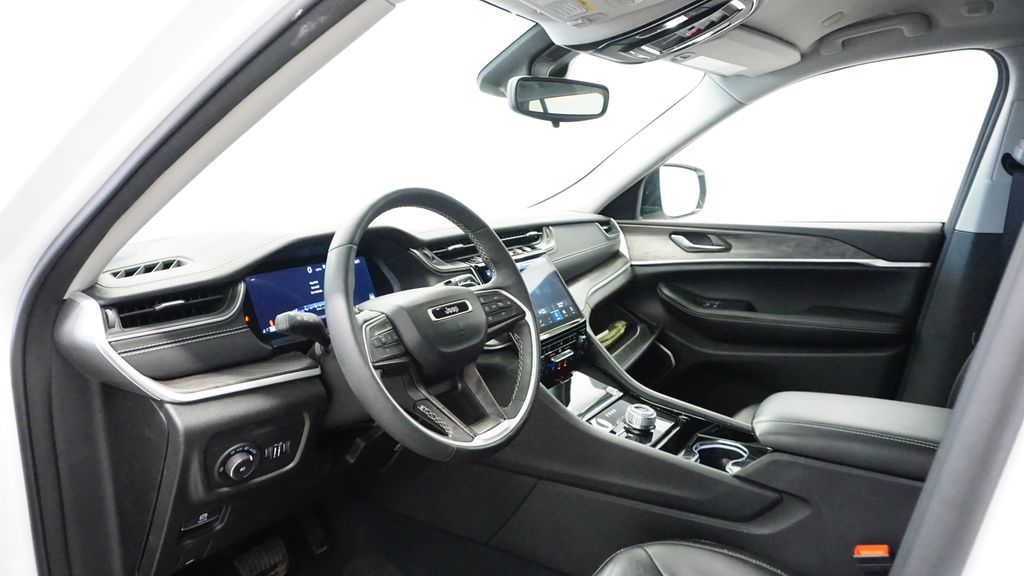 Thumbnail: 2023 Jeep Grand Cherokee - 23