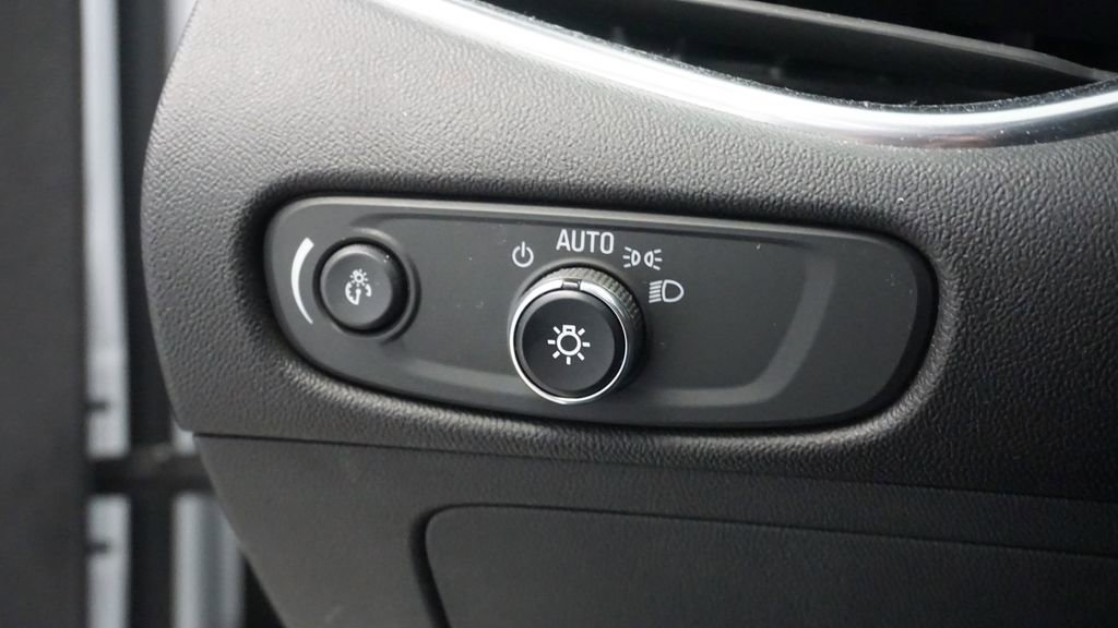 Thumbnail: 2019 Chevrolet Malibu - 27