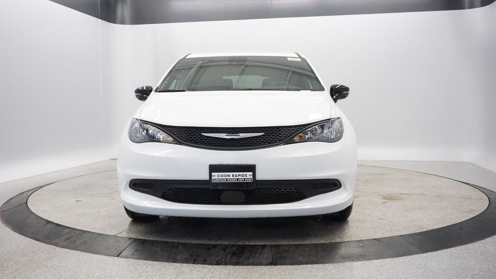 Thumbnail: 2026 Chrysler Voyager - 15