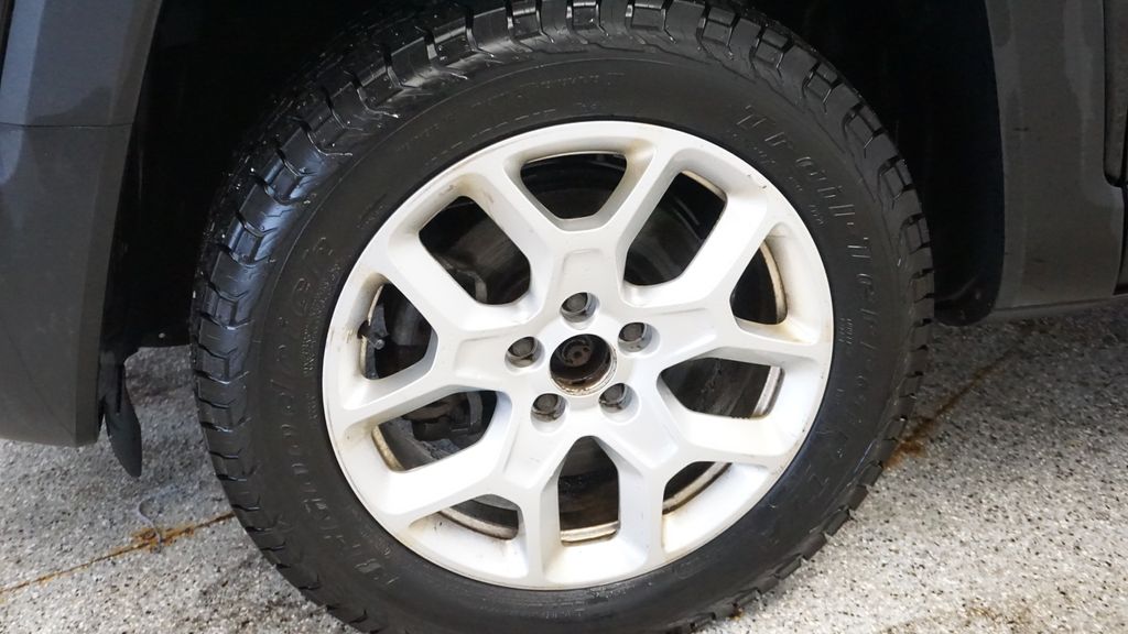 Thumbnail: 2017 Jeep Renegade - 15