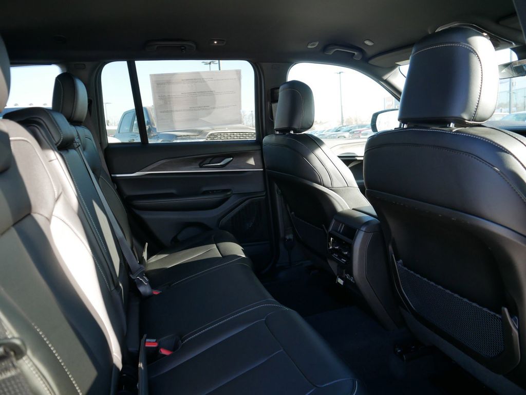 Thumbnail: 2025 Jeep Grand Cherokee - 25