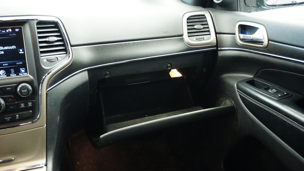 Thumbnail: 2017 Jeep Grand Cherokee - 26