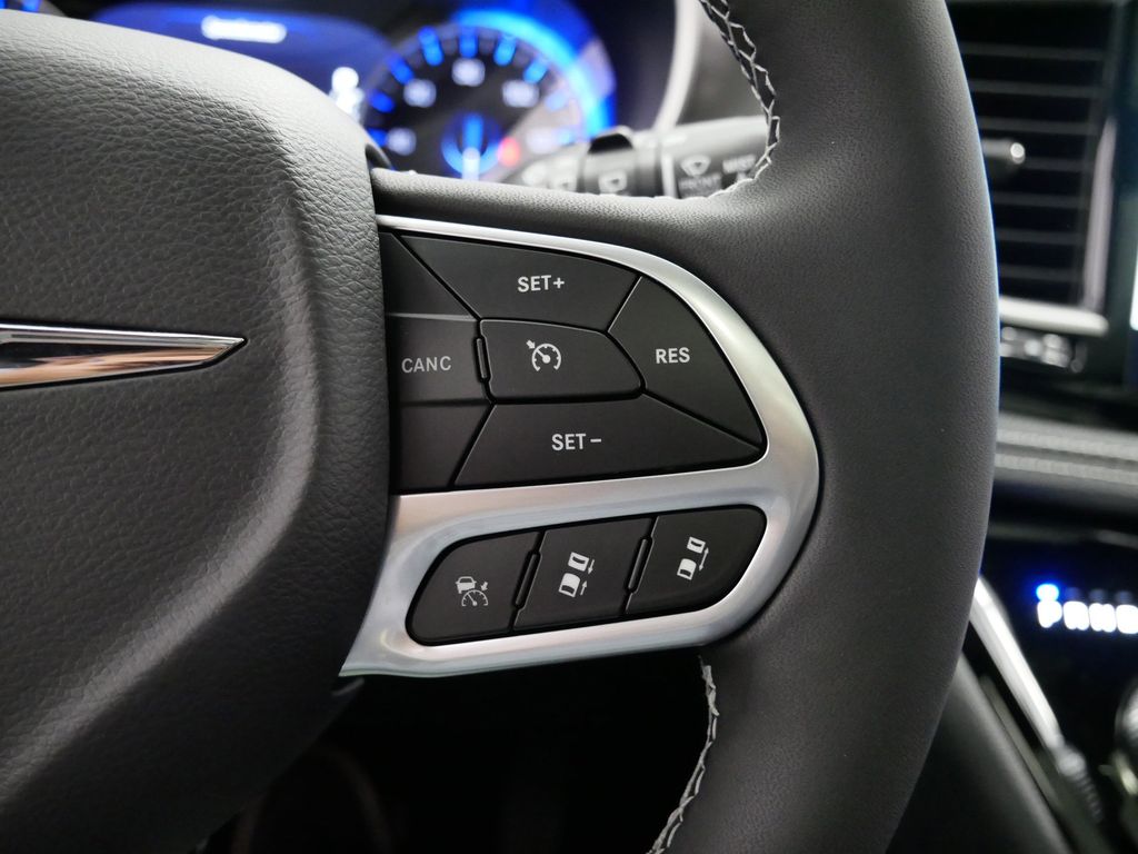 Thumbnail: 2026 Chrysler Pacifica - 25