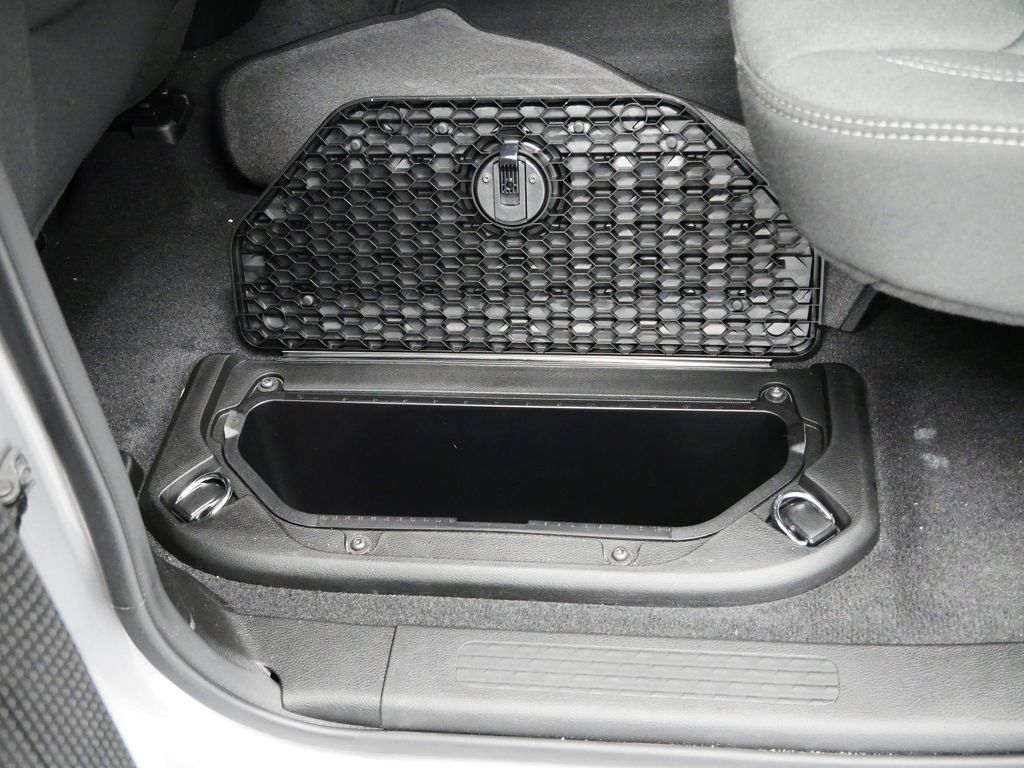 Thumbnail: 2025 RAM 1500 - 9