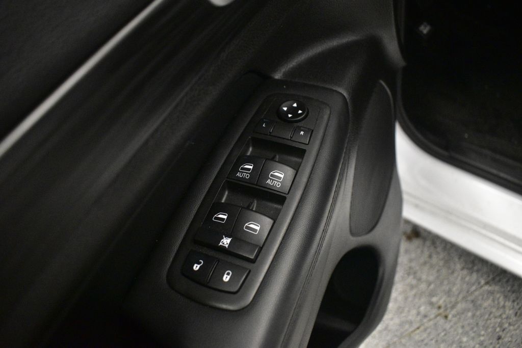 Thumbnail: 2021 Jeep Grand Cherokee - 30