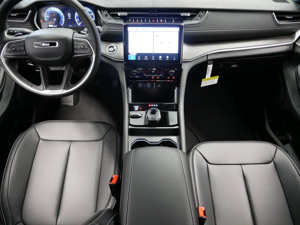 Thumbnail: 2025 Jeep Grand Cherokee - 17