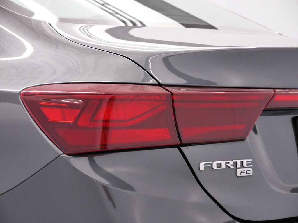 Thumbnail: 2021 Kia Forte - 14