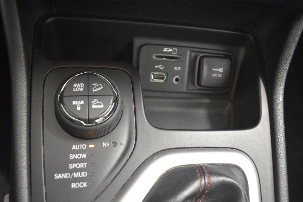 Thumbnail: 2016 Jeep Cherokee - 40