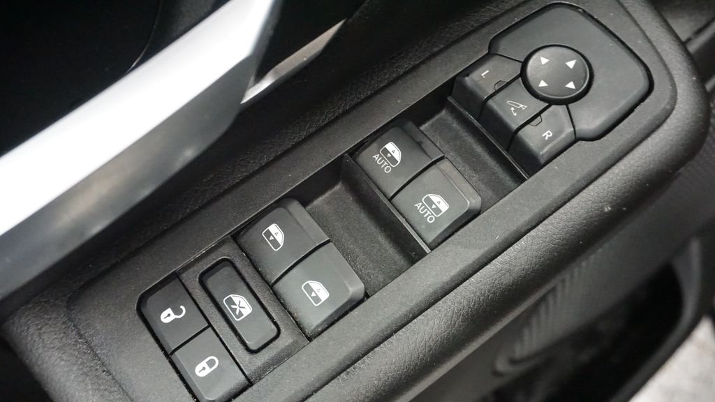 Thumbnail: 2025 RAM 1500 - 27