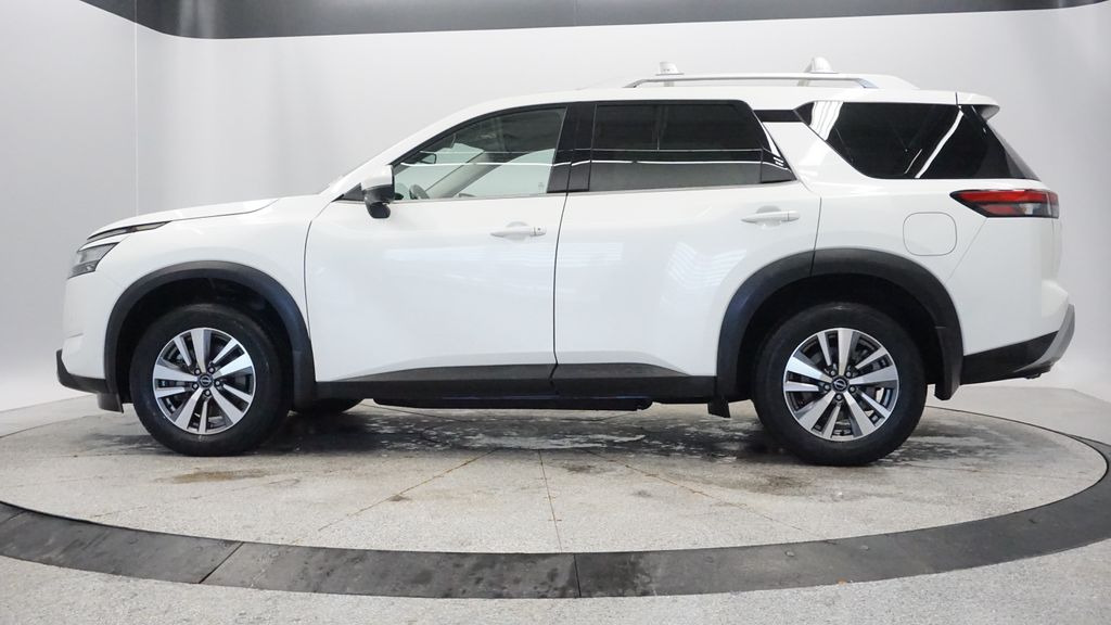 Thumbnail: 2023 Nissan Pathfinder - 3