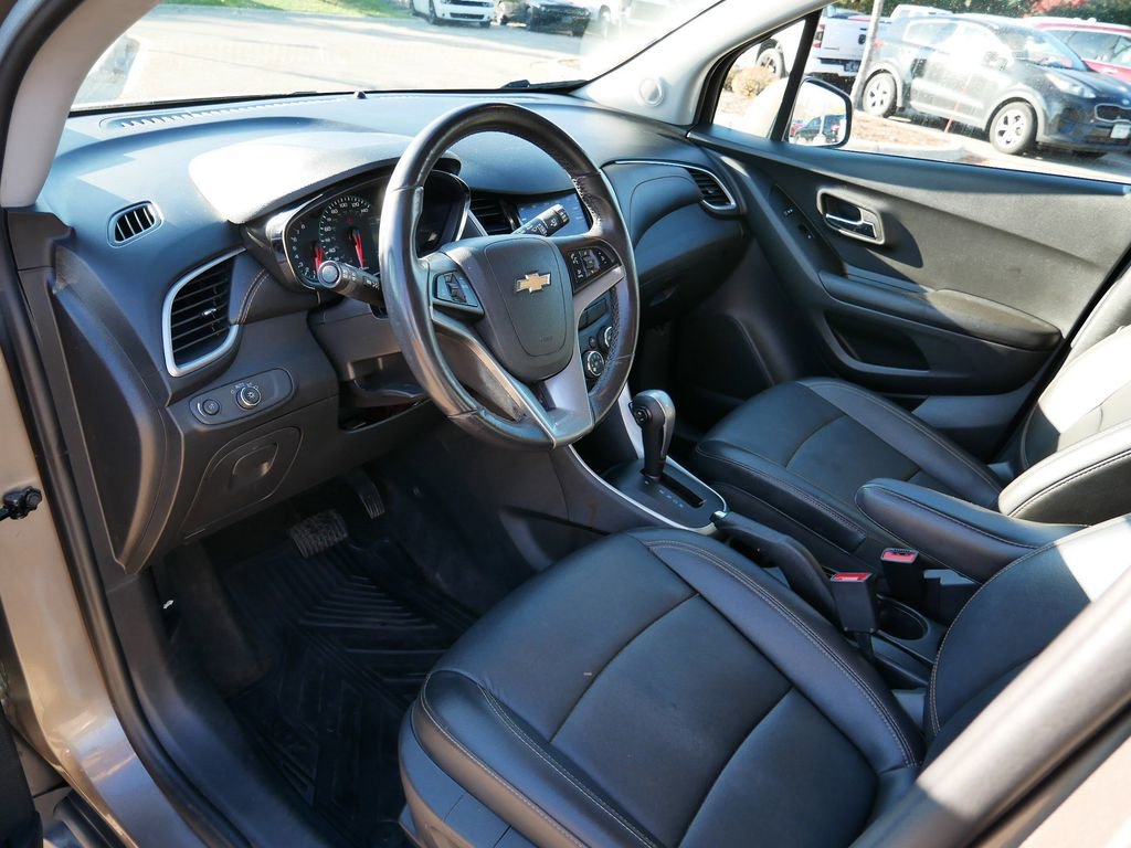 Thumbnail: 2022 Chevrolet Trax - 2