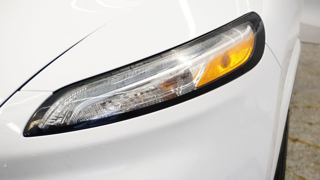 Thumbnail: 2016 Jeep Cherokee - 9