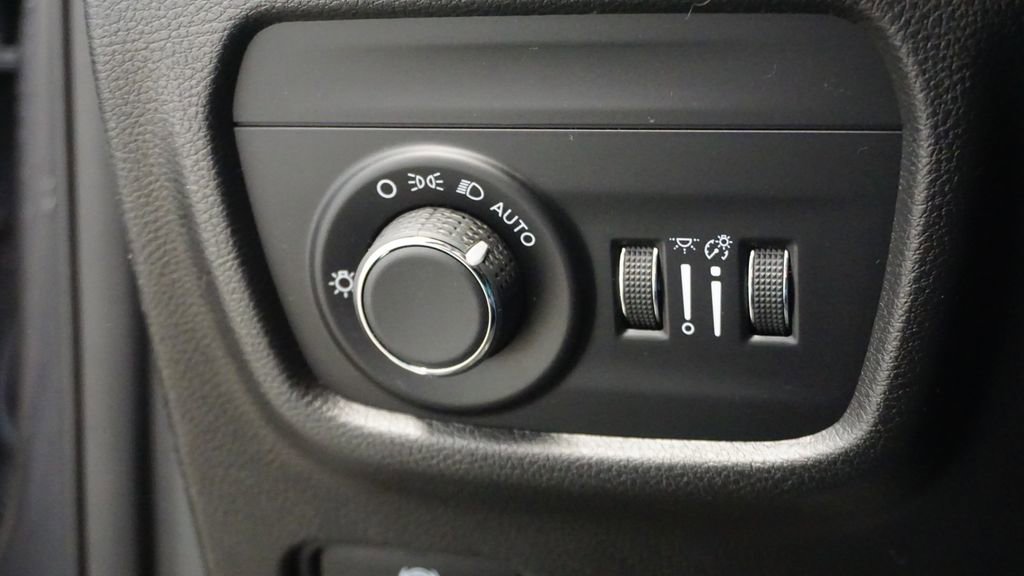 Thumbnail: 2023 Jeep Grand Cherokee - 29