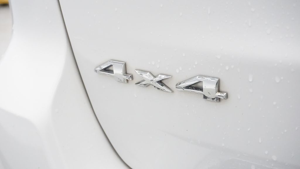 Thumbnail: 2015 Jeep Grand Cherokee - 14