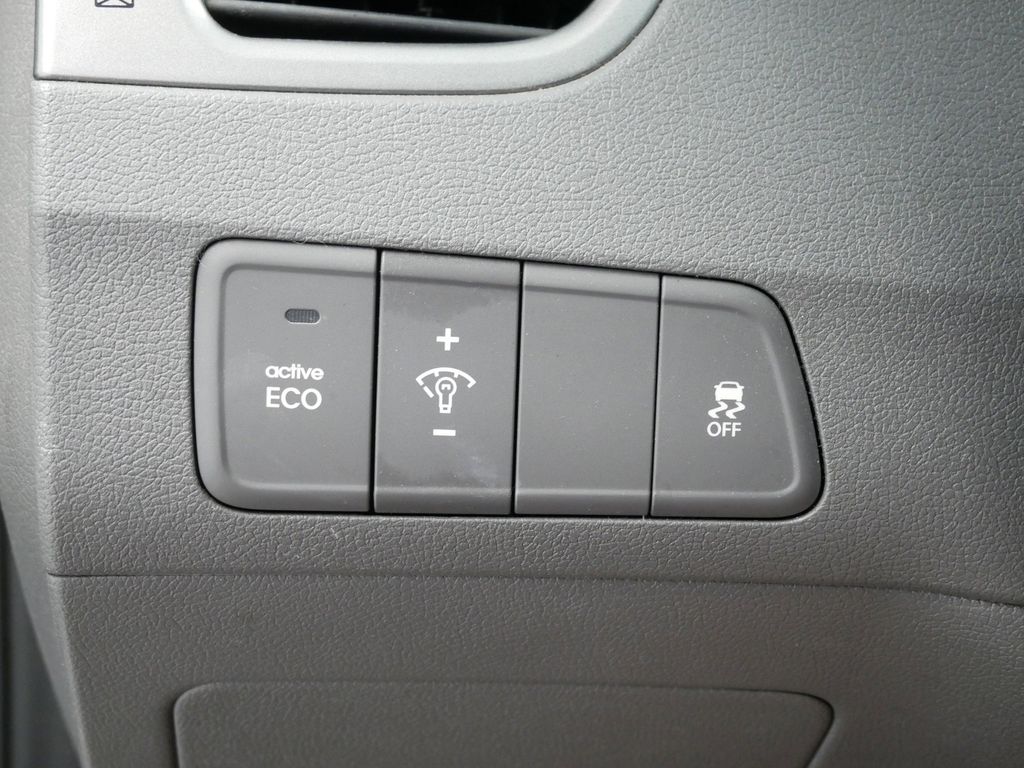 Thumbnail: 2013 Hyundai Elantra - 29