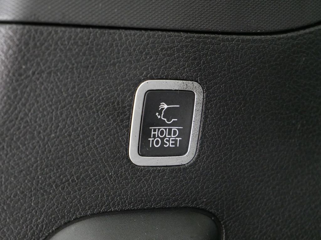 Thumbnail: 2023 Jeep Grand Wagoneer - 13