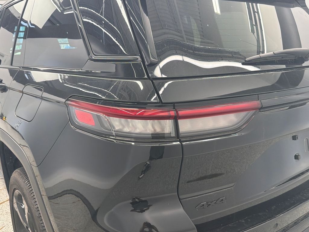 Thumbnail: 2024 Jeep Grand Cherokee - 24