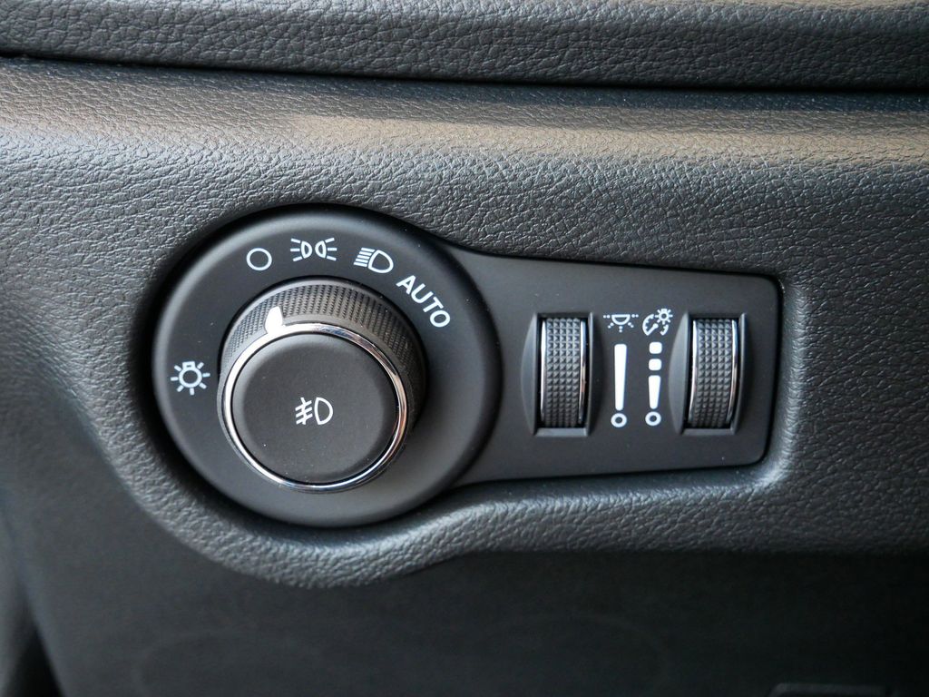 Thumbnail: 2026 Chrysler Pacifica - 38