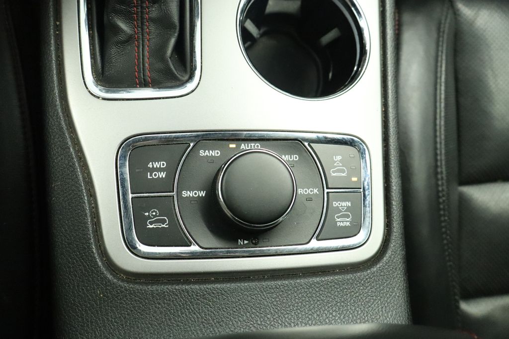 Thumbnail: 2021 Jeep Grand Cherokee - 50