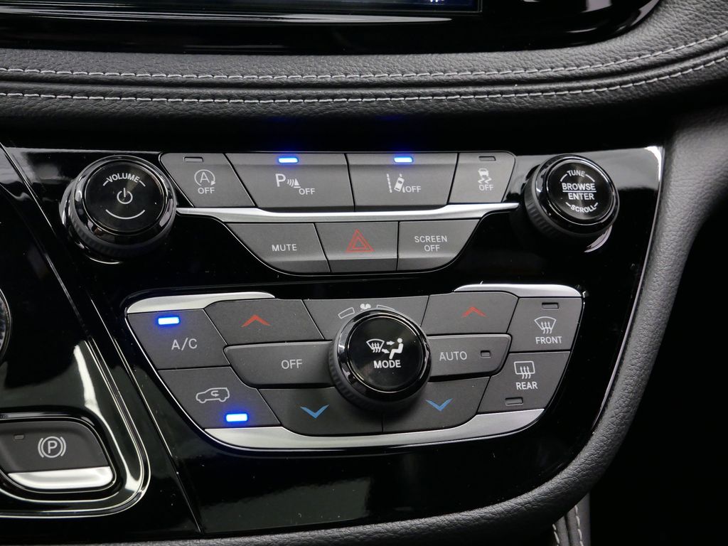 Thumbnail: 2026 Chrysler Pacifica - 34