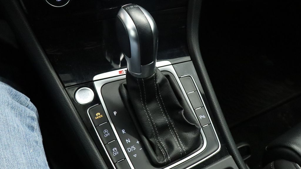 Thumbnail: 2019 Volkswagen Golf - 30