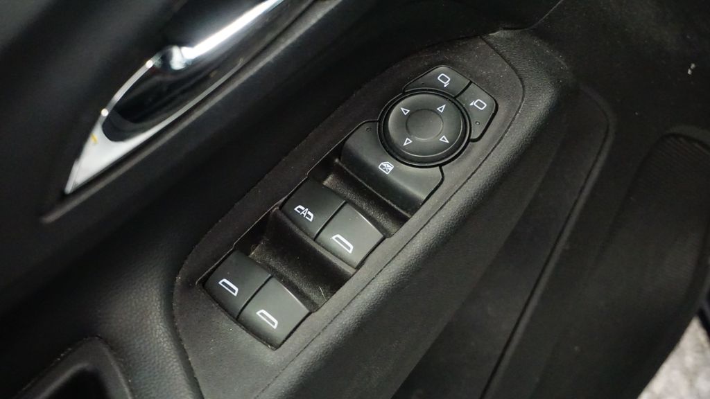 Thumbnail: 2019 Chevrolet Equinox - 27