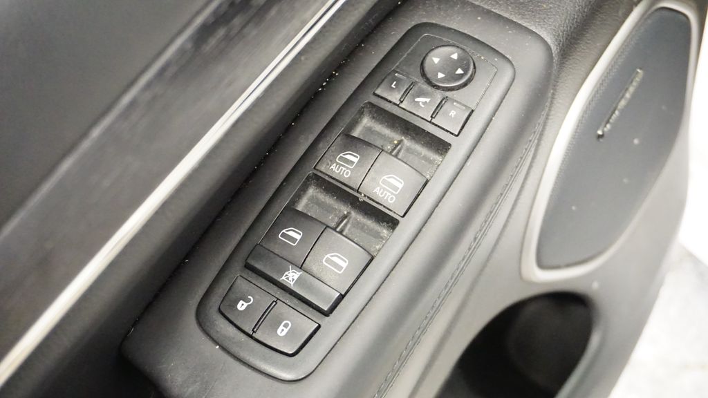 Thumbnail: 2020 Jeep Grand Cherokee - 28