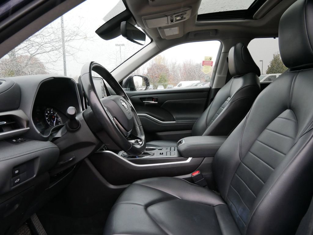 Thumbnail: 2021 Toyota Highlander - 33