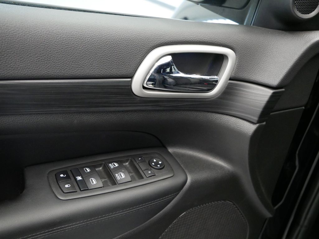 Thumbnail: 2022 Jeep Grand Cherokee - 6