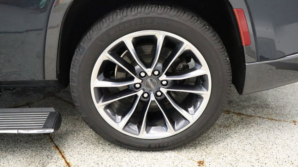 Thumbnail: 2022 Jeep Wagoneer - 17