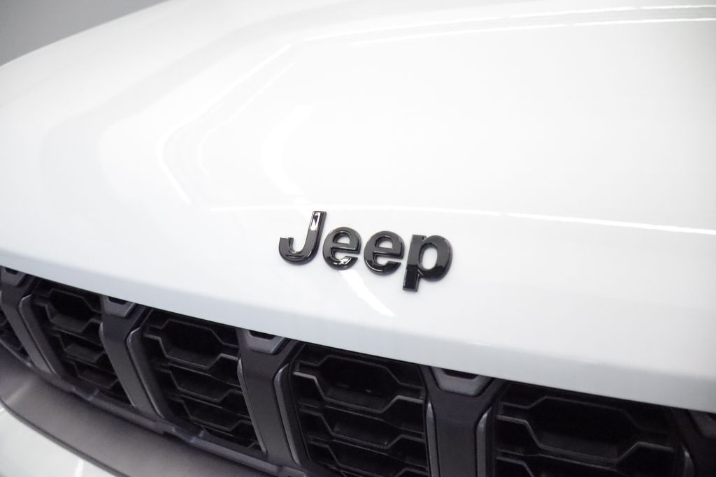 Thumbnail: 2026 Jeep Grand Cherokee L - 4