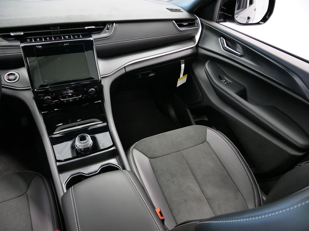 Thumbnail: 2025 Jeep Grand Cherokee L - 18