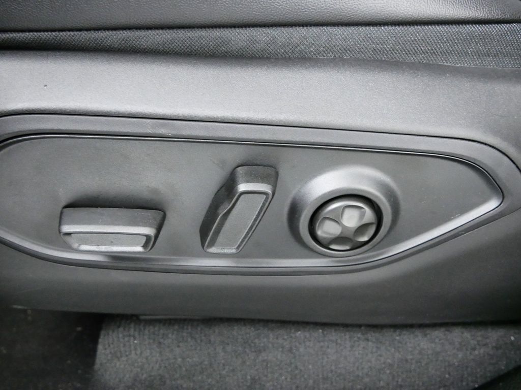 Thumbnail: 2025 Jeep Grand Cherokee L - 38