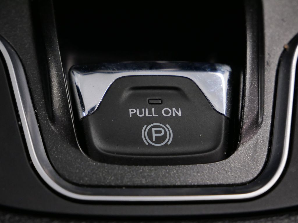 Thumbnail: 2022 Jeep Cherokee - 43