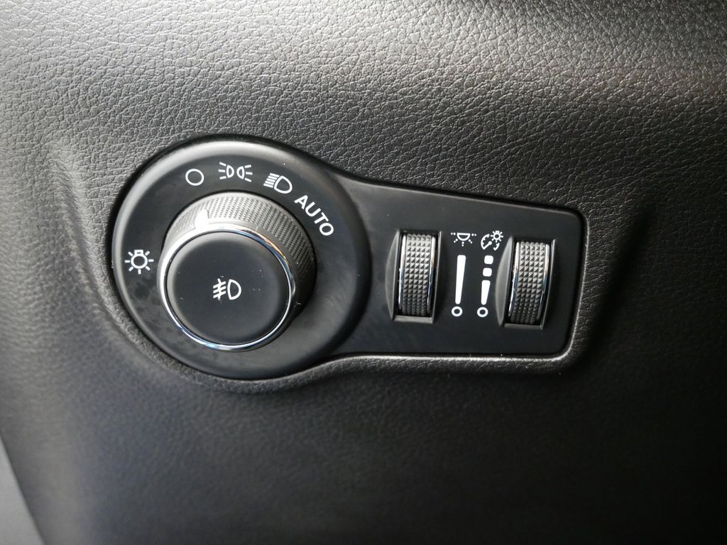 Thumbnail: 2022 Jeep Compass - 23