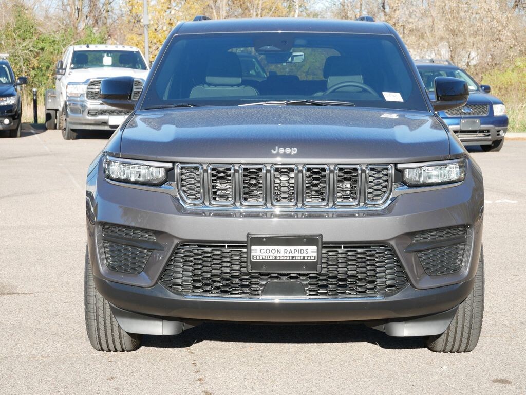 New 2025 Jeep Grand Cherokee Laredo SUV