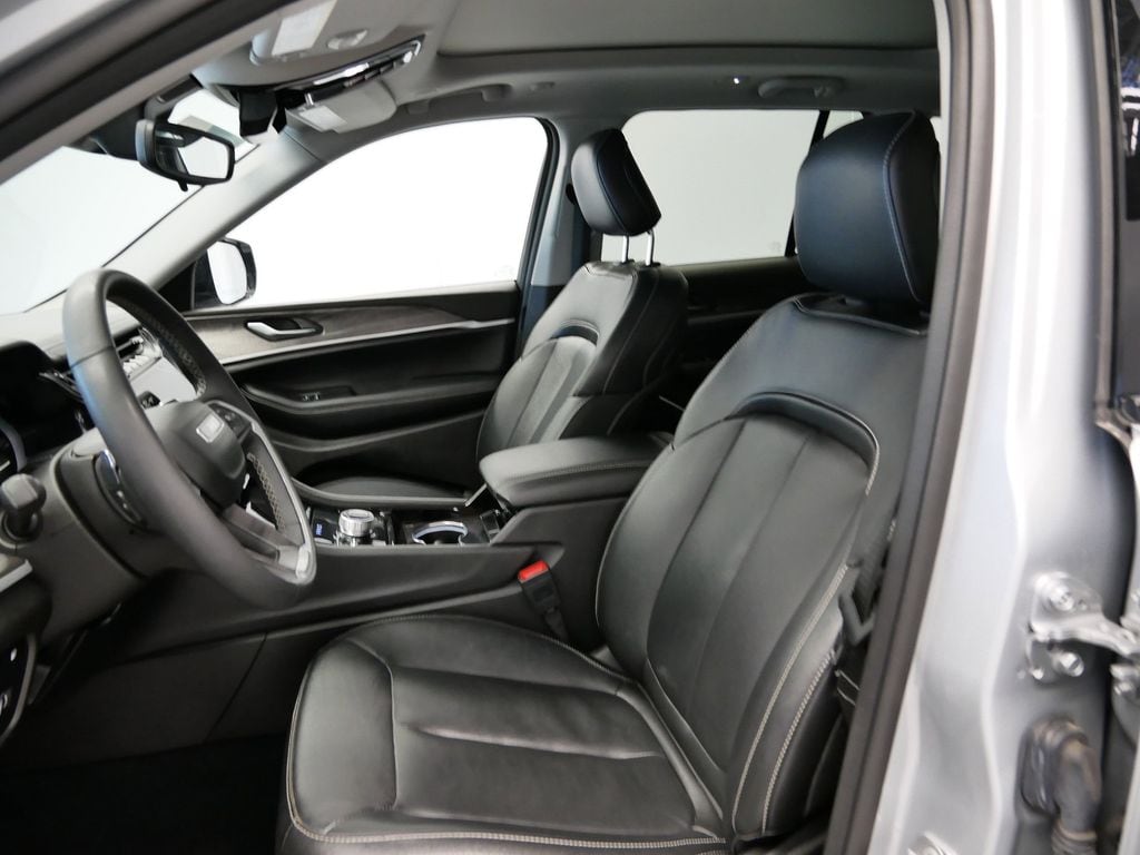 Thumbnail: 2022 Jeep Grand Cherokee - 22
