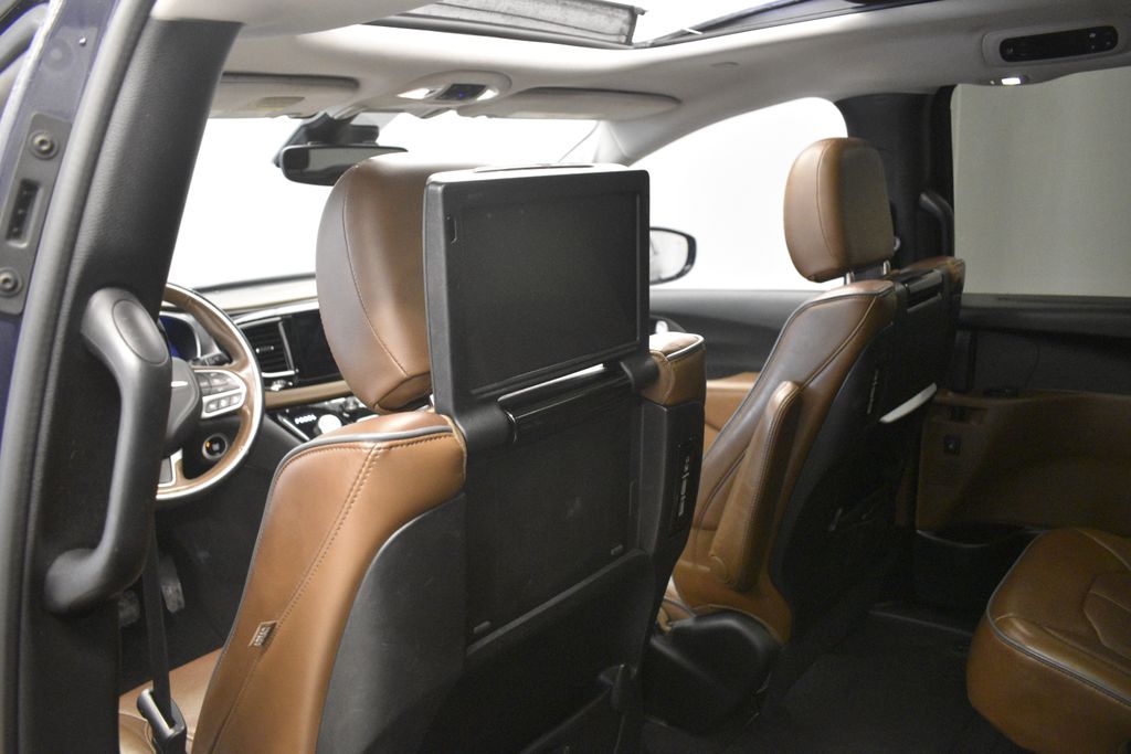 Thumbnail: 2017 Chrysler Pacifica - 25