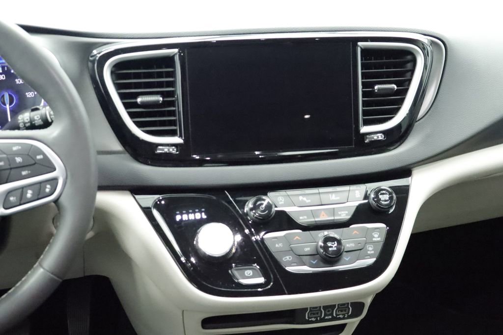 Thumbnail: 2023 Chrysler Pacifica - 26