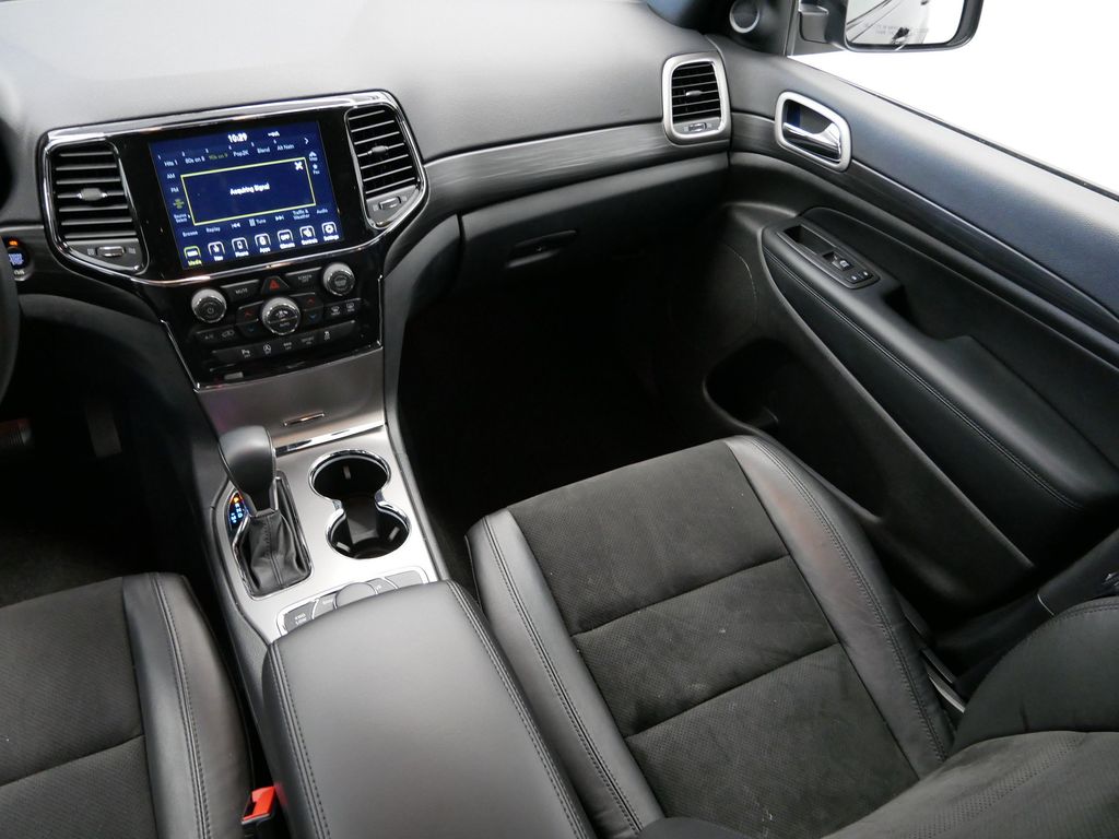 Thumbnail: 2022 Jeep Grand Cherokee - 18