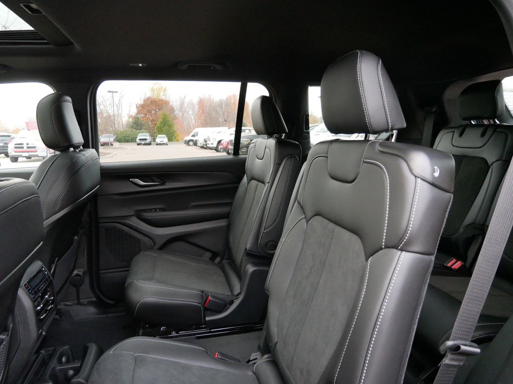 Thumbnail: 2025 Jeep Grand Cherokee L - 31