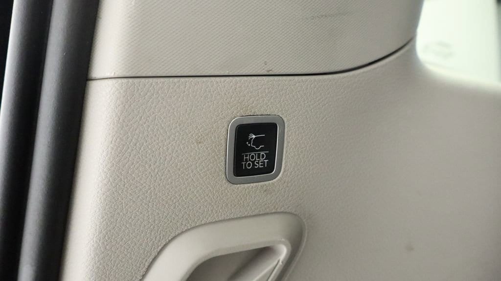 Thumbnail: 2022 Jeep Wagoneer - 22