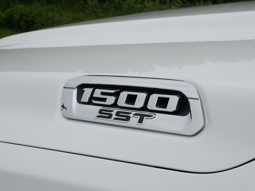 Thumbnail: 2025 RAM 1500 - 18